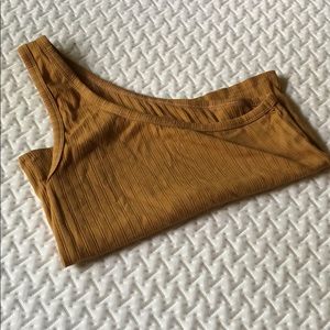 One shoulder tank